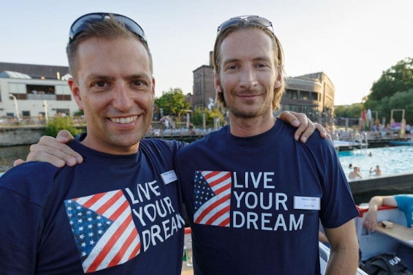 Holger Zimmermann e Marcus Sieber sorridono alla telecamera